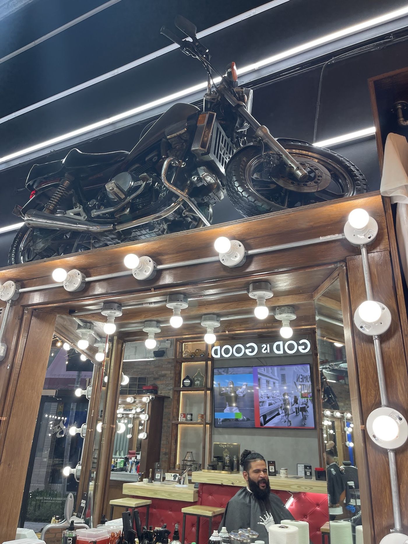 Inside The Spot Barbershop Aventura Town Center