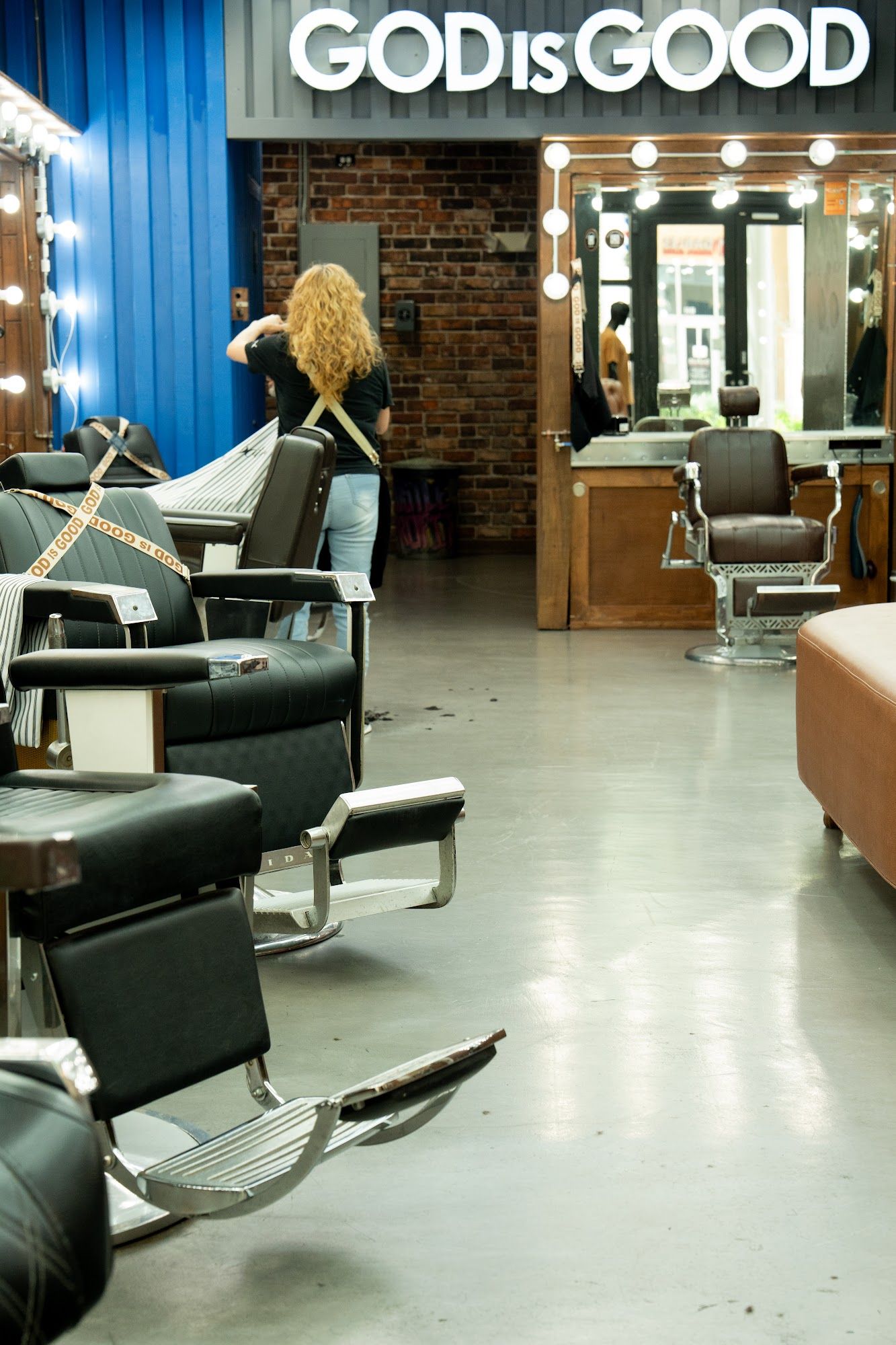 Inside The Spot Barbershop Ponce